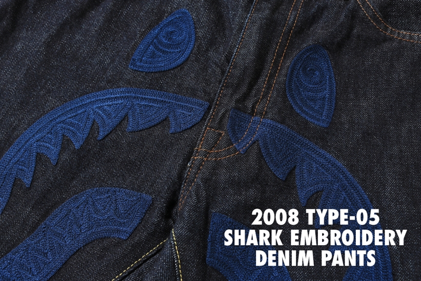 A BATHING APEからシャークモチーフとWGMの刺繍を施したデニムパンツ「2008 TYPE-05 SHARK EMBROIDERY DENIM PANTS」が1/12発売 (ア ベイシング エイプ)