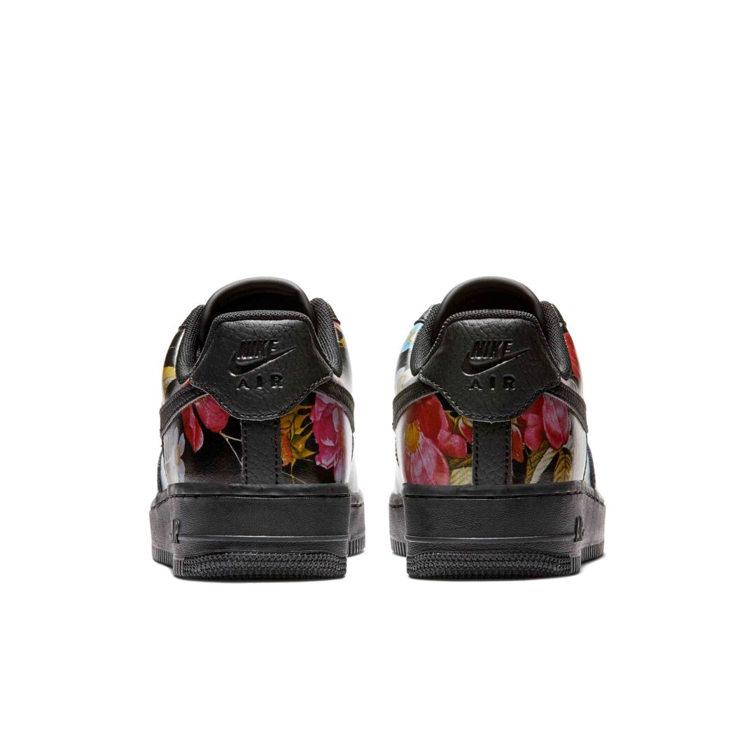 【2026年末 リストック予定】NIKE WMNS AIR FORCE 1 07 LOW LXX “Black Floral” “Black/Metallic Gold” (ナイキ ウィメンズ エア フォース 1 07 ロー LXX “ブラックフローラル” “ブラック/メタリックゴールド”) [AO1017-002]