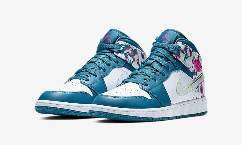 【オフィシャルイメージ】ナイキ GS エア ジョーダン 1 ミッド “グリーンアビス/フロステッド スプルース” (NIKE GS AIR JORDAN 1 MID “Green Abyss/Frosted Spruce”) [555112-300]