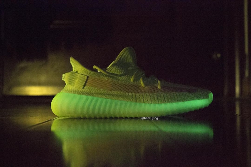 【更新＊5/25発売】アディダス オリジナルス イージー ブースト 350 V2 “グローインザダーク” (adidas Originals YEEZY BOOST 350 V2 “GLOW IN THE DARK/GID”) [EG5293]