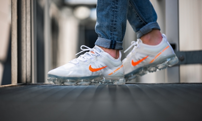 nike vapormax 2019 white orange