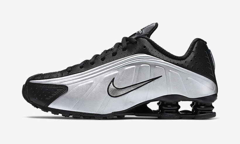 nike shox r4 black on feet