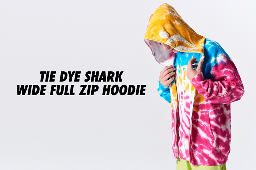 A BATHING APE からシャークフーディを絞り染めで仕上げた一着「TIE DYE SHARK WIDE FULL ZIP HOODIE」が5/2発売 (ア ベイシング エイプ)