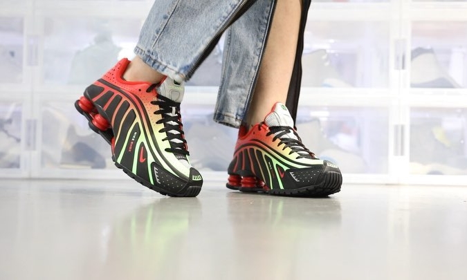 【更新＊5/30発売】ネイマール × ナイキ ショックス R4/TL (NEYMAR NIKE SHOX R4/TL) [BV1387-001,002][BV1388-001]