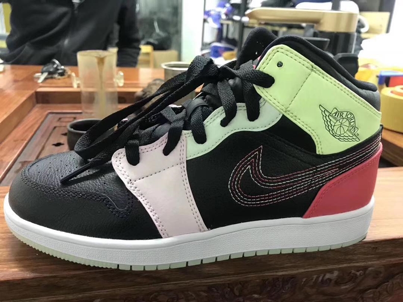 【リーク】ステッチでスウッシュを表現したNIKE AIR JORDAN 1 MIDの新たなモデルが登場 (ナイキ エア ジョーダン 1 ミッド) [AV5174-076]