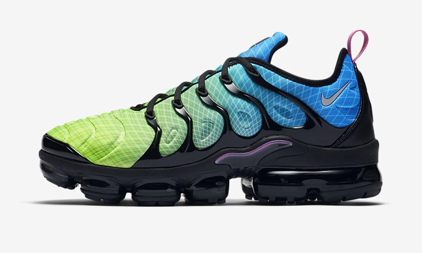 nike air vapormax plus aurora green