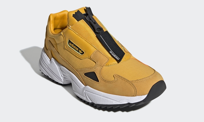 6/1発売！adidas Originals WMNS FALCON ZIP “Active Gold/Core Black” (アディダス オリジナルス ウィメンズ ファルコン ジップ “アクティブゴールド/コアブラック”) [EE5113]