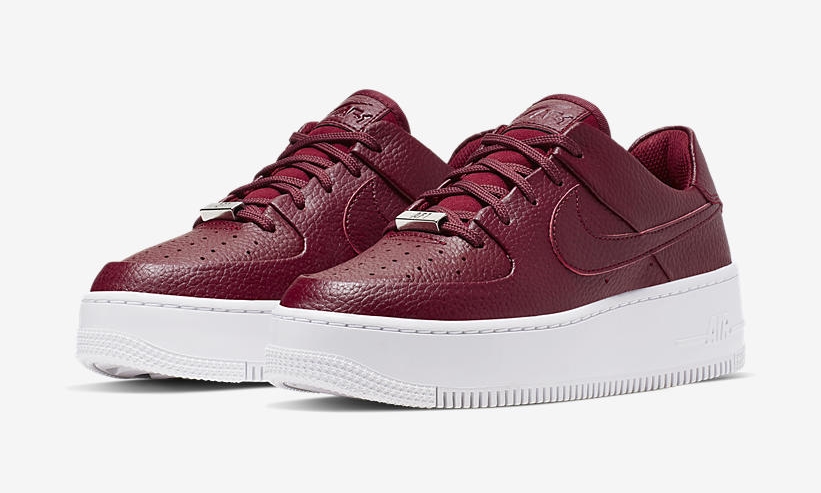 ナイキ ウィメンズ エア フォース 1 セージロー “チームレッド” (NIKE WMNS AIR FORCE 1 SAGE LOW “Team Red”) [AR5339-602]