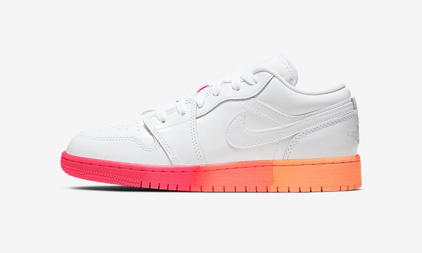 ナイキ GS ウィメンズ エア ジョーダン 1 ロー “ホワイト/フラッシュクリムゾン” (NIKE GS WMNS AIR JORDAN 1 LOW “White/Flash Crimson”) [554723-100]