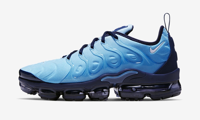 vapormax plus baby blue