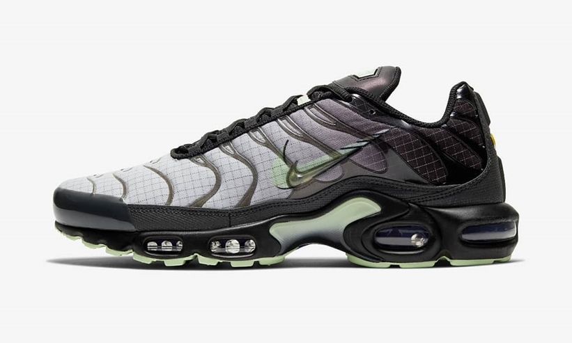 nike air max plus black and green