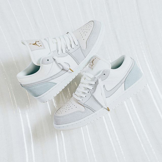 【2024年 7/27 リストック】ナイキ エア ジョーダン 1 ロー “パリ/ホワイト/スカイグレー” (NIKE AIR JORDAN 1 LOW “Paris/White/Sky Grey”) [CV3043-100]