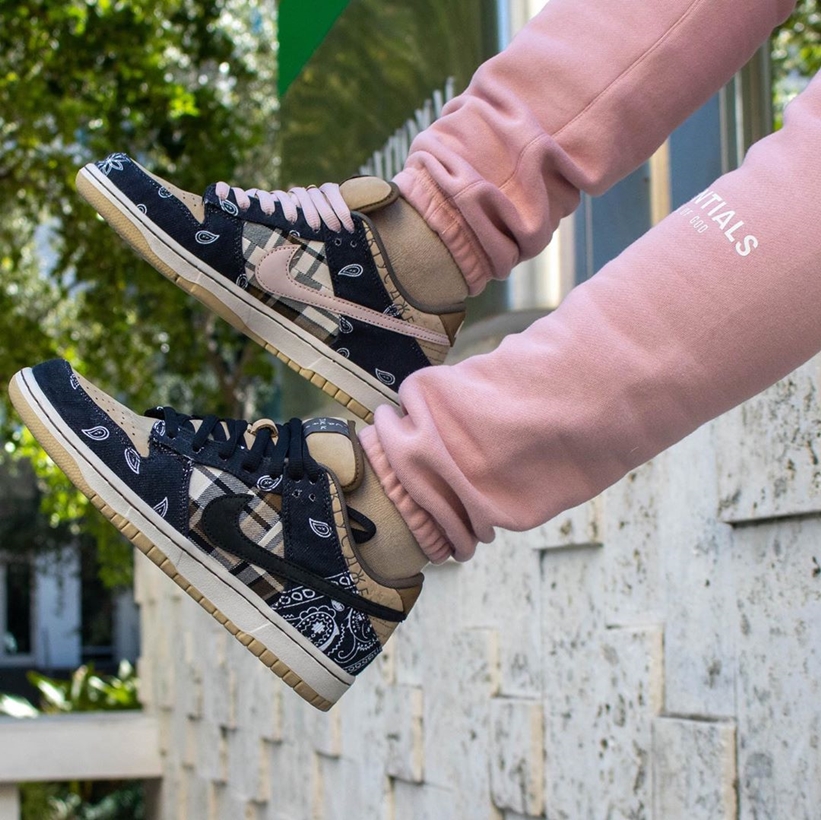 Travis Scott × Nike SB Dunk Low