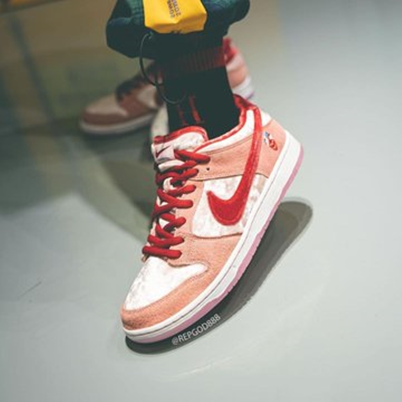 NIKE SB DUNK LOW× STRANGELOVE. 27.0