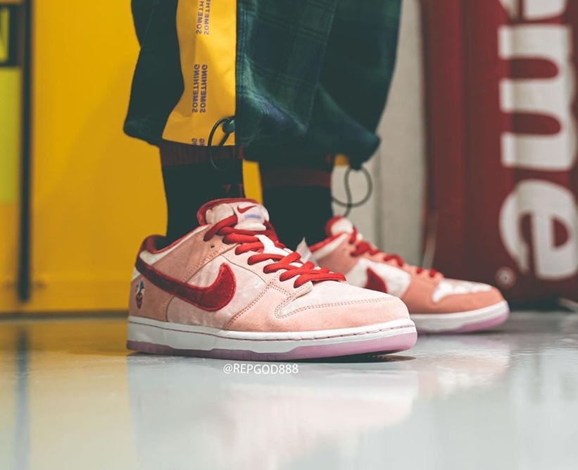 2/7発売！StrangeLove Skateboards × NIKE SB DUNK LOW “Valentine Day