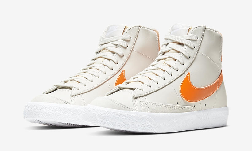 ナイキ ブレーザー ミッド 77 ビンテージ “ライトボーン/トータルオレンジ” (NIKE BLAZER MID 77 VINTAGE “Light Bone/Total Orange”) [CZ0461-001]