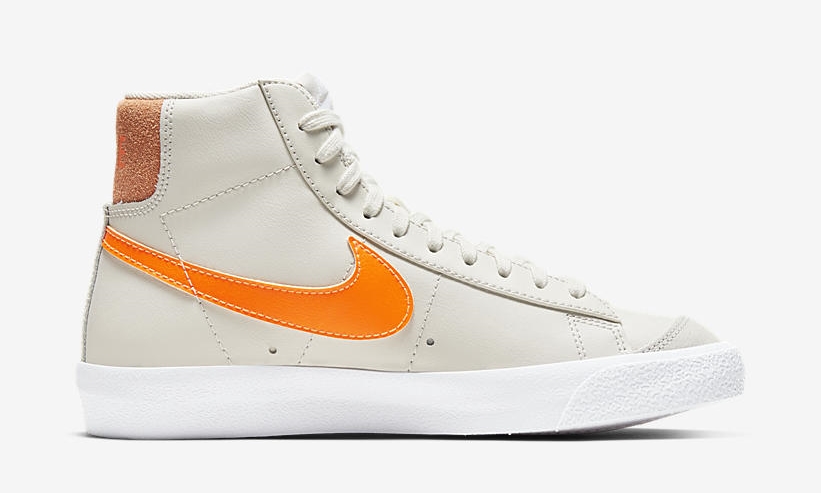 ナイキ ブレーザー ミッド 77 ビンテージ “ライトボーン/トータルオレンジ” (NIKE BLAZER MID 77 VINTAGE “Light Bone/Total Orange”) [CZ0461-001]