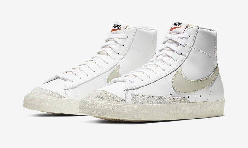 ナイキ ブレーザー ミッド 77 ビンテージ “ホワイト/ライトボーン” (NIKE BLAZER MID 77 VINTAGE “White/Light Bone”) [BQ6806-106]