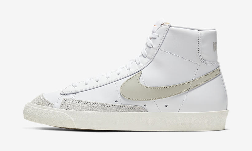 ナイキ ブレーザー ミッド 77 ビンテージ “ホワイト/ライトボーン” (NIKE BLAZER MID 77 VINTAGE “White/Light Bone”) [BQ6806-106]