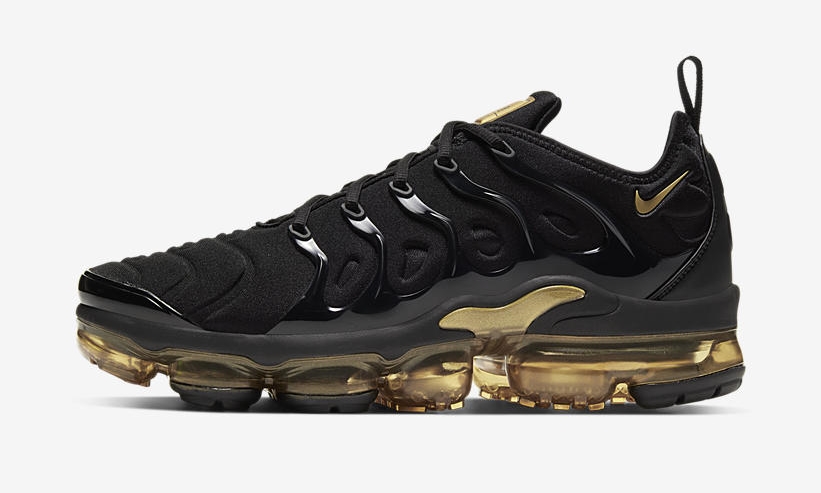 ナイキ エア ヴェイパーマックス プラス “ブラック/メタリックゴールド” (NIKE AIR VAPORMAX PLUS “Black/Metallic Gold”) [CW7299-001]