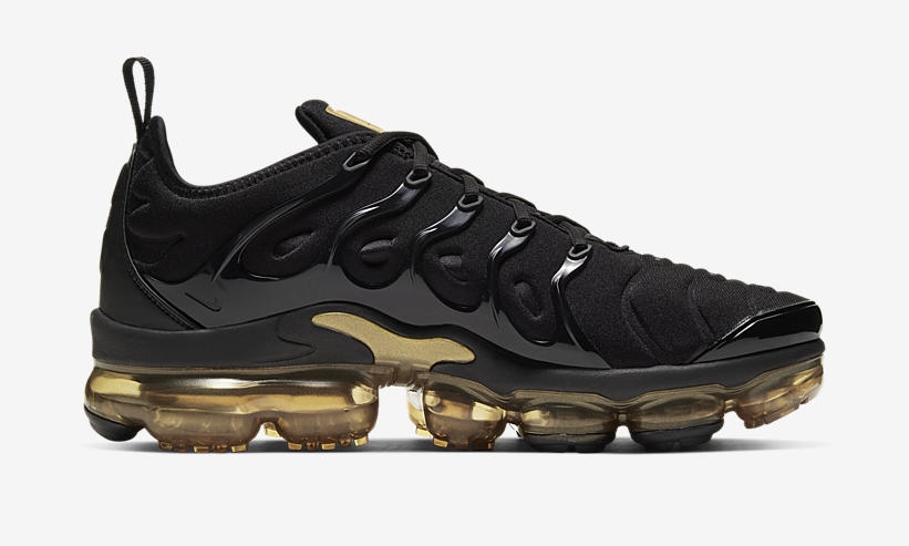 ナイキ エア ヴェイパーマックス プラス “ブラック/メタリックゴールド” (NIKE AIR VAPORMAX PLUS “Black/Metallic Gold”) [CW7299-001]