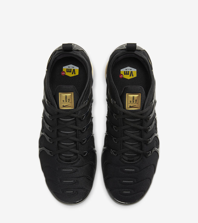 ナイキ エア ヴェイパーマックス プラス “ブラック/メタリックゴールド” (NIKE AIR VAPORMAX PLUS “Black/Metallic Gold”) [CW7299-001]