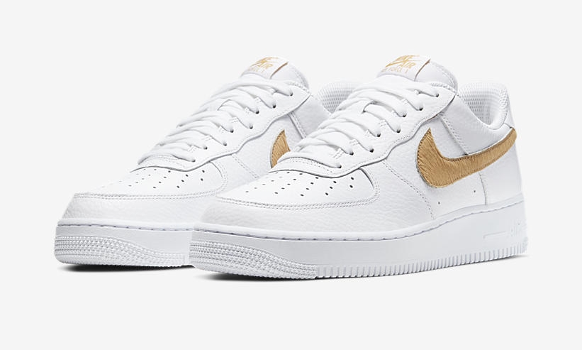 ナイキ エア フォース 1 07 ロー “ヘアースウッシュ” ホワイト/クラブゴールド” (NIKE AIR FORCE 1 07 LOW “Hair Swoosh” White/Club Gold) [CW7567-101]