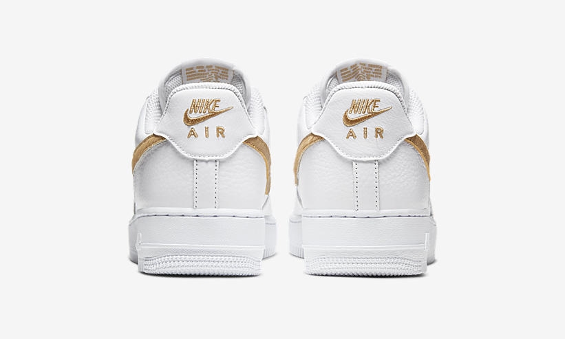 ナイキ エア フォース 1 07 ロー “ヘアースウッシュ” ホワイト/クラブゴールド” (NIKE AIR FORCE 1 07 LOW “Hair Swoosh” White/Club Gold) [CW7567-101]