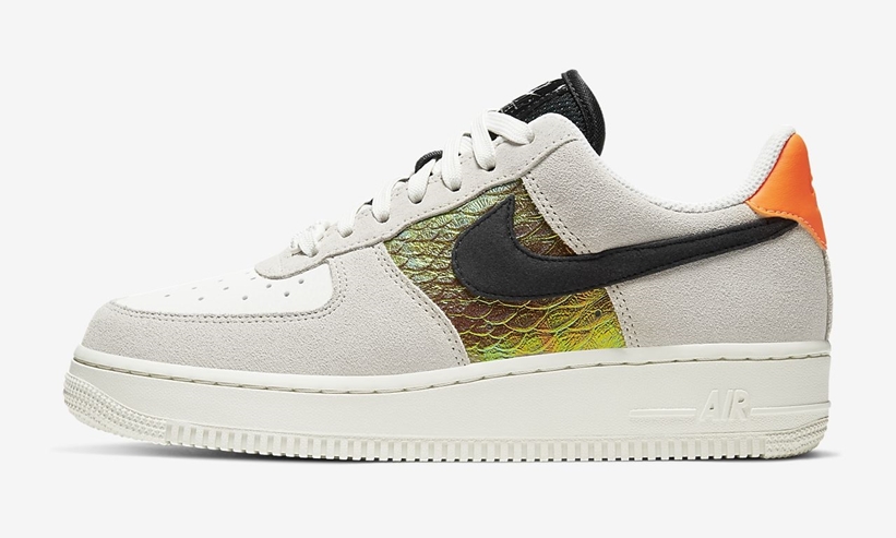 ナイキ ウィメンズ エア フォース 1 ロー “スネーク/イリディセント” ライトボーン (NIKE WMNS AIR FORCE 1 LOW “Snake/Iridescent” Light Bone) [CW2657-001]