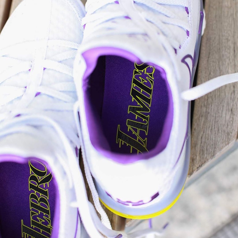 4/1発売！ナイキ レブロン 17 ロー “レイカーズ” “ホワイト/ボルテージパープル” (NIKE LEBRON 17 LOW “Lakers” “White/Voltage Purple”) [CD5007-102]