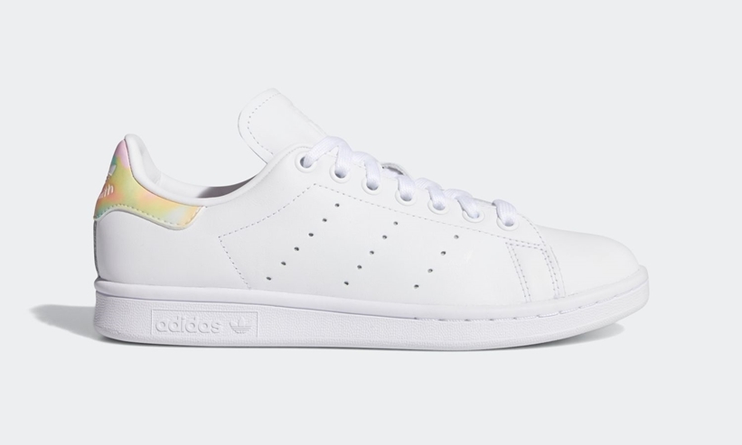 4/16発売！レインボーカラーのヒールパッチを配したアディダス オリジナルス ウィメンズ スタンスミス (adidas Originals WMNS STAN SMITH) [FY1269]