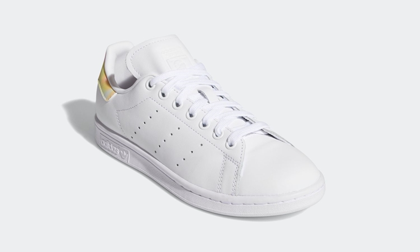 4/16発売！レインボーカラーのヒールパッチを配したアディダス オリジナルス ウィメンズ スタンスミス (adidas Originals WMNS STAN SMITH) [FY1269]