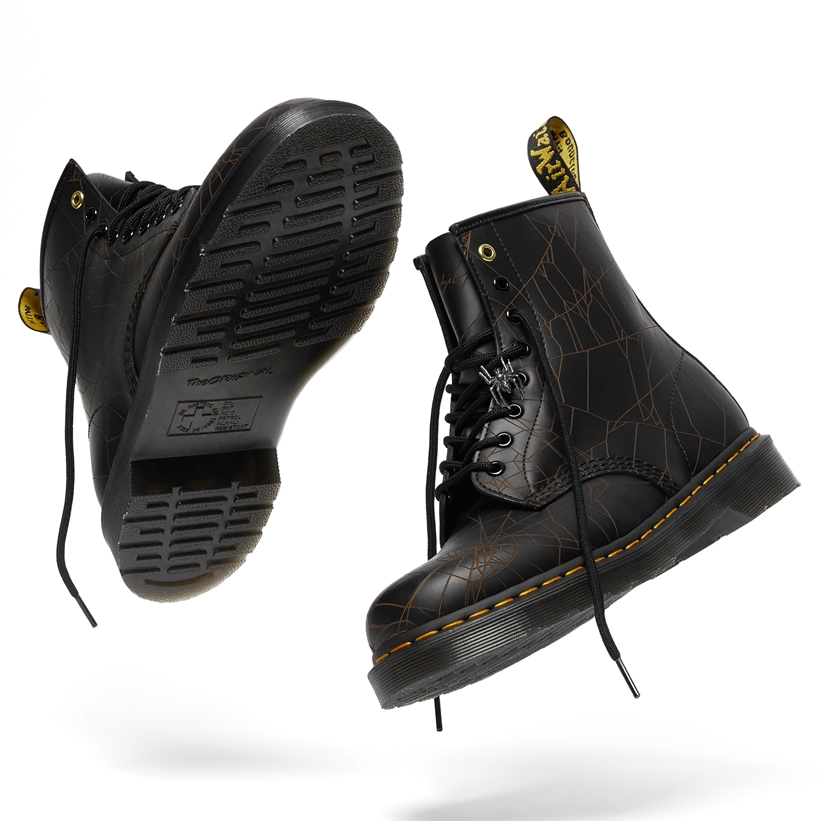 シューレースの部分に「スパイダーモチーフ」を施した Yohji Yamamoto x Dr. Martens "THE 1460 REMASTERED" vol.4「1460 YY WEB」8 hole bootsが4/25発売 (ヨウジヤマモト ドクターマーチン)