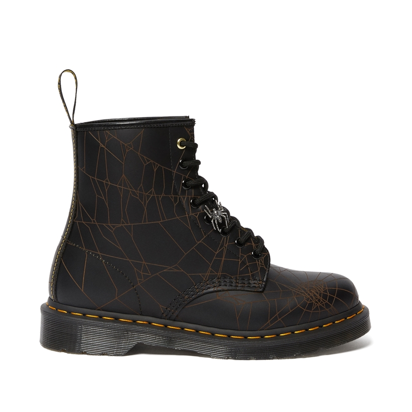 シューレースの部分に「スパイダーモチーフ」を施した Yohji Yamamoto x Dr. Martens “THE 1460 REMASTERED” vol.4「1460 YY WEB」8 hole bootsが4/25発売 (ヨウジヤマモト ドクターマーチン)