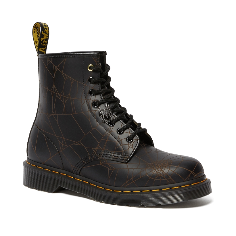 シューレースの部分に「スパイダーモチーフ」を施した Yohji Yamamoto x Dr. Martens “THE 1460 REMASTERED” vol.4「1460 YY WEB」8 hole bootsが4/25発売 (ヨウジヤマモト ドクターマーチン)