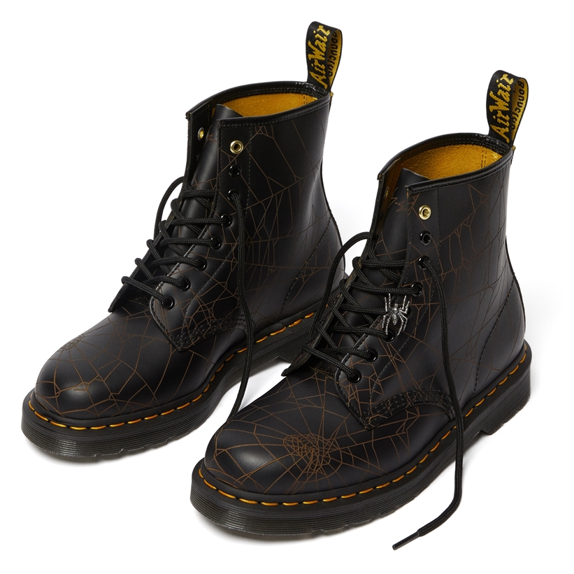 シューレースの部分に「スパイダーモチーフ」を施した Yohji Yamamoto x Dr. Martens “THE 1460 REMASTERED” vol.4「1460 YY WEB」8 hole bootsが4/25発売 (ヨウジヤマモト ドクターマーチン)