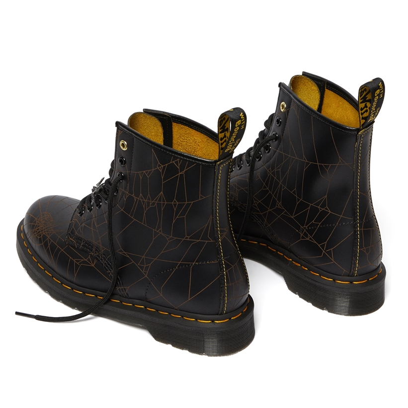 シューレースの部分に「スパイダーモチーフ」を施した Yohji Yamamoto x Dr. Martens “THE 1460 REMASTERED” vol.4「1460 YY WEB」8 hole bootsが4/25発売 (ヨウジヤマモト ドクターマーチン)