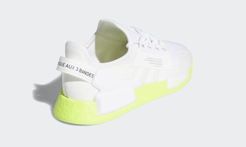 adidas Originals NMD_R1 V2 “Cloud White/Core Black” (アディダス オリジナルス エヌ エム ディー ブイツー “クラウドホワイト/コアブラック”) [FX3903]