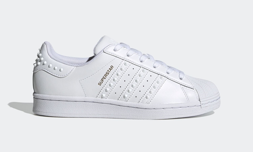 マットなメタルリベットのドットを散りばめた アディダス オリジナルス スーパースター “ホワイト” (adidas Originals SUPERSTAR “White”) [FV3397]