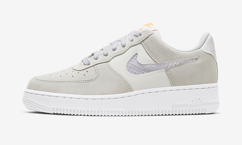 ナイキ ウィメンズ エア フォース 1 07 ロー SE ”ピュアプラチナ/ハイパークリムゾン” (NIKE WMNS AIR FORCE 1 07 LOW SE “Pure Platinum/Hyper Crimson”) [CJ1647-001]