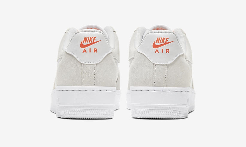 ナイキ ウィメンズ エア フォース 1 07 ロー SE ”ピュアプラチナ/ハイパークリムゾン” (NIKE WMNS AIR FORCE 1 07 LOW SE “Pure Platinum/Hyper Crimson”) [CJ1647-001]