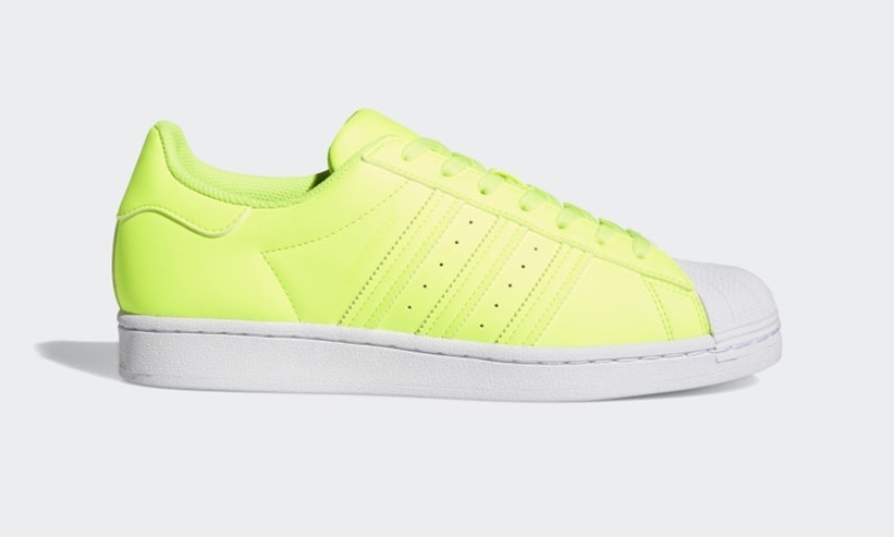 ネオンカラーが輝るアディダス オリジナルス スーパースター “ソーラーピンク/ソーラーイエロー” (adidas Originals SUPERSTAR “Solar Pink/Solar Yellow”) [FY2743,2744]