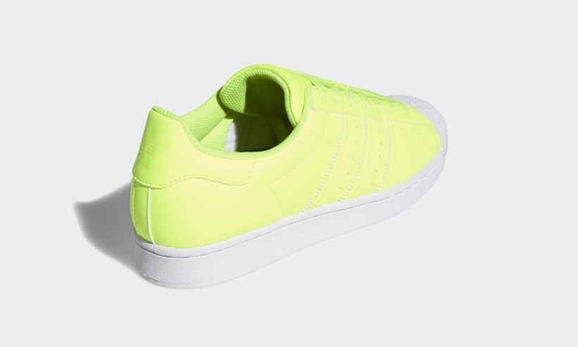 ネオンカラーが輝るアディダス オリジナルス スーパースター “ソーラーピンク/ソーラーイエロー” (adidas Originals SUPERSTAR “Solar Pink/Solar Yellow”) [FY2743,2744]