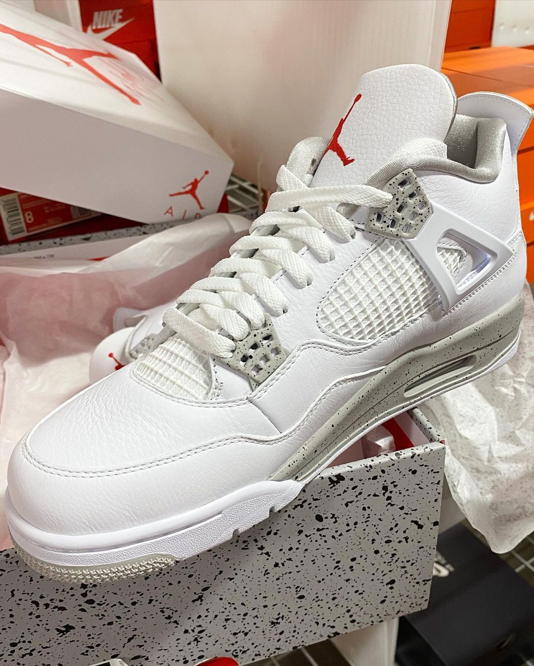 【国内 7/28 発売】ナイキ エア ジョーダン 4 レトロ “ホワイト/テックグレー/ファイヤーレッド” (NIKE AIR JORDAN 4 RETRO “White/Tech Grey/Fire Red”) [CT8527-100]