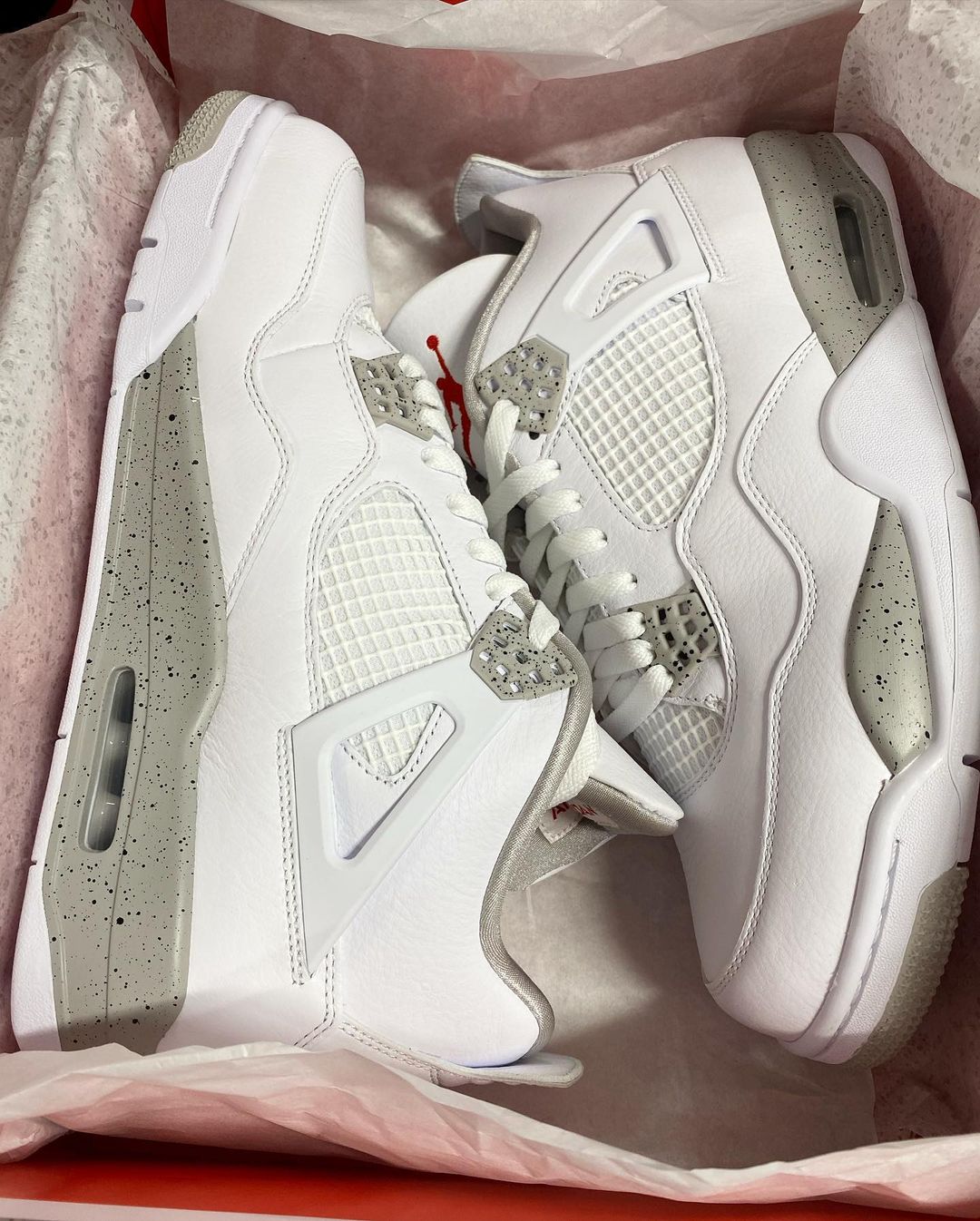 【国内 7/28 発売】ナイキ エア ジョーダン 4 レトロ “ホワイト/テックグレー/ファイヤーレッド” (NIKE AIR JORDAN 4 RETRO “White/Tech Grey/Fire Red”) [CT8527-100]