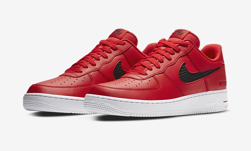 スウッシュをブラックメッシュで表現したナイキ エア フォース 1 ロー “レッド/ブラック/ホワイト” (NIKE AIR FORCE 1 LOW “Red/Black/White”) [CZ7377-600]