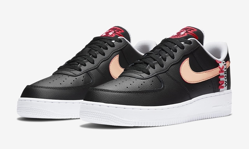 ナイキ エア フォース 1 07 ロー “ワールドワイド” ブラック/フラッシュクリムゾン (NIKE AIR FORCE 1 07 LOW “World Wide” Black/Flash Crimson) [CK6924-001]