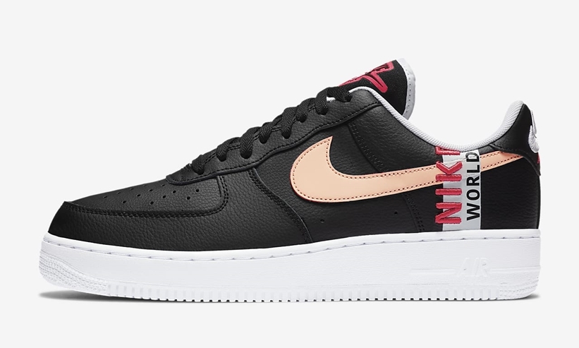 ナイキ エア フォース 1 07 ロー “ワールドワイド” ブラック/フラッシュクリムゾン (NIKE AIR FORCE 1 07 LOW “World Wide” Black/Flash Crimson) [CK6924-001]