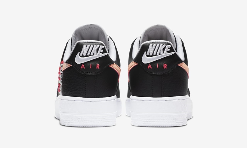 ナイキ エア フォース 1 07 ロー “ワールドワイド” ブラック/フラッシュクリムゾン (NIKE AIR FORCE 1 07 LOW “World Wide” Black/Flash Crimson) [CK6924-001]