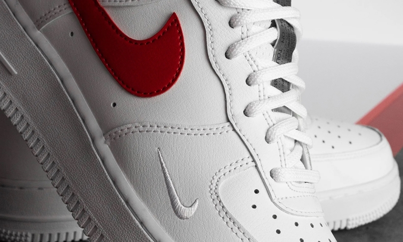 ナイキ エア フォース 1 07 ロー “ユーロツアー” ホワイト/ユニバーシティレッド (NIKE AIR FORCE 1 07 LOW “Euro Tour” White/University Red) [CW7577-100]